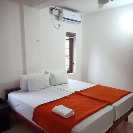 Hotel Grace Mary Residency Nedumbassery Esterno foto