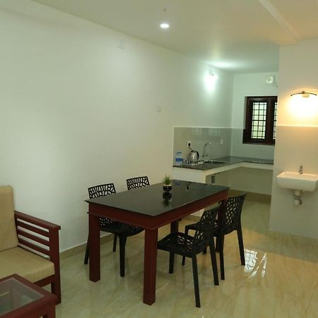 Hotel Grace Mary Residency Nedumbassery Esterno foto