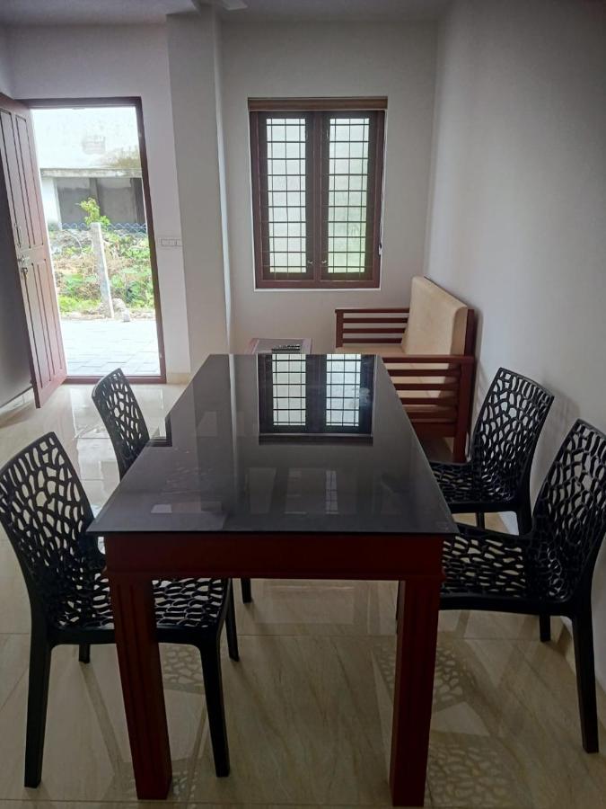 Hotel Grace Mary Residency Nedumbassery Esterno foto