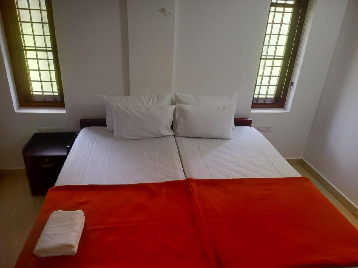 Hotel Grace Mary Residency Nedumbassery Esterno foto