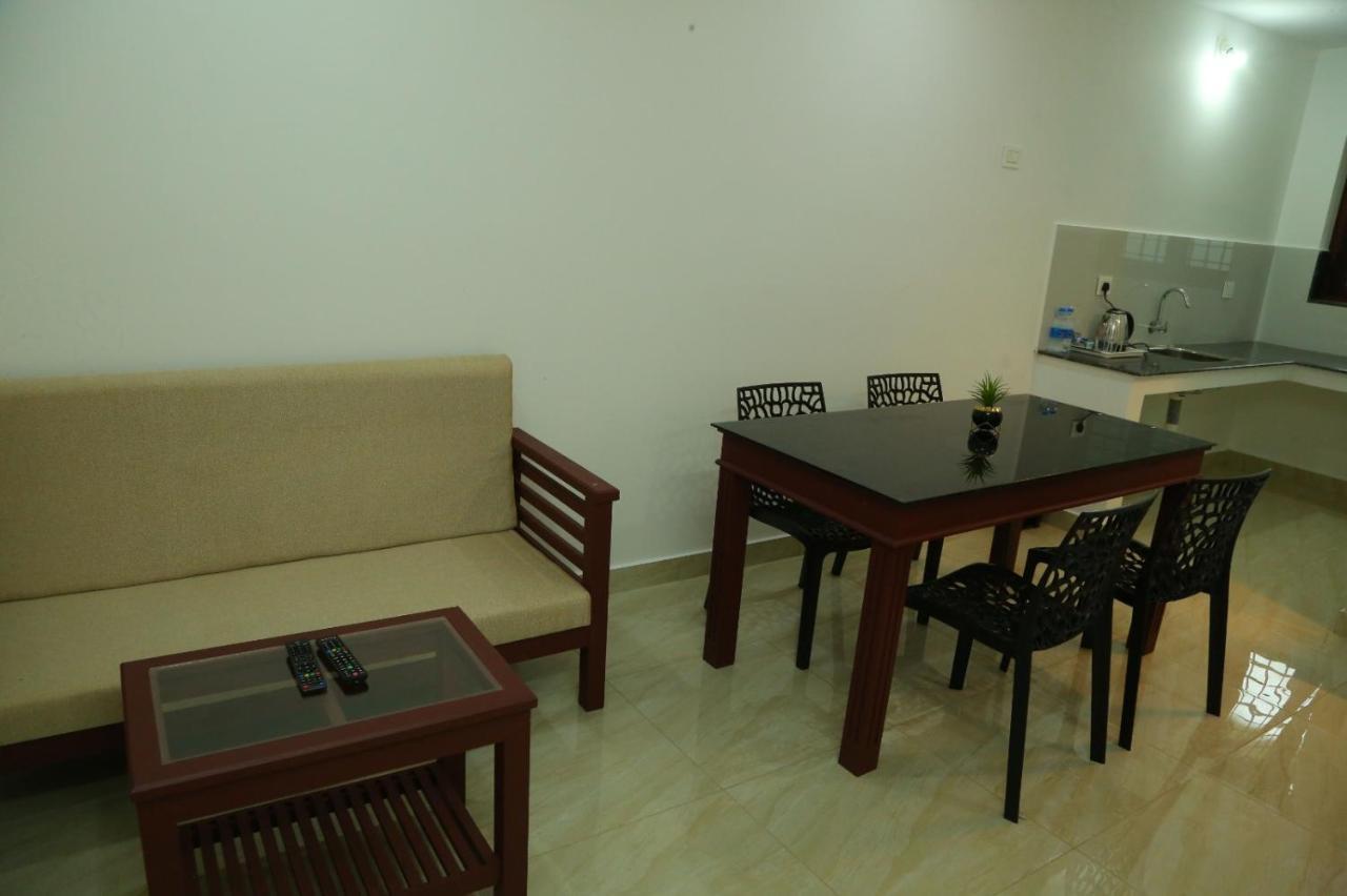 Hotel Grace Mary Residency Nedumbassery Esterno foto