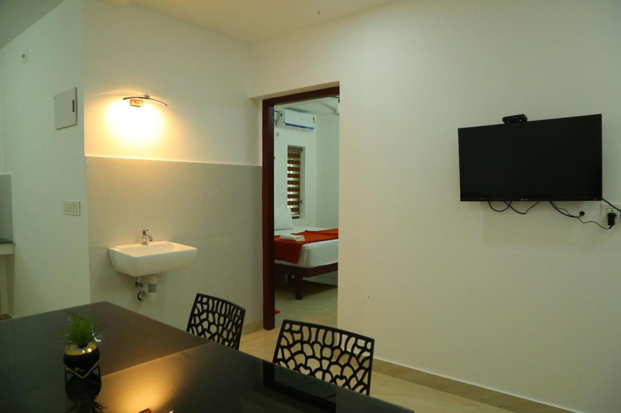 Hotel Grace Mary Residency Nedumbassery Esterno foto